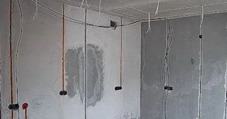 Прокладка кабеля в штробе в Гатчине – расценки от 210 руб - ЭлектроГтч